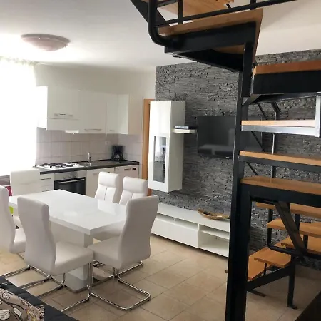Ester Apartman *